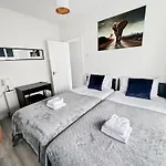 Stratford 3 Bed Garden Home By Dluxoria Short Lets & Serviced Accommodation Greater London