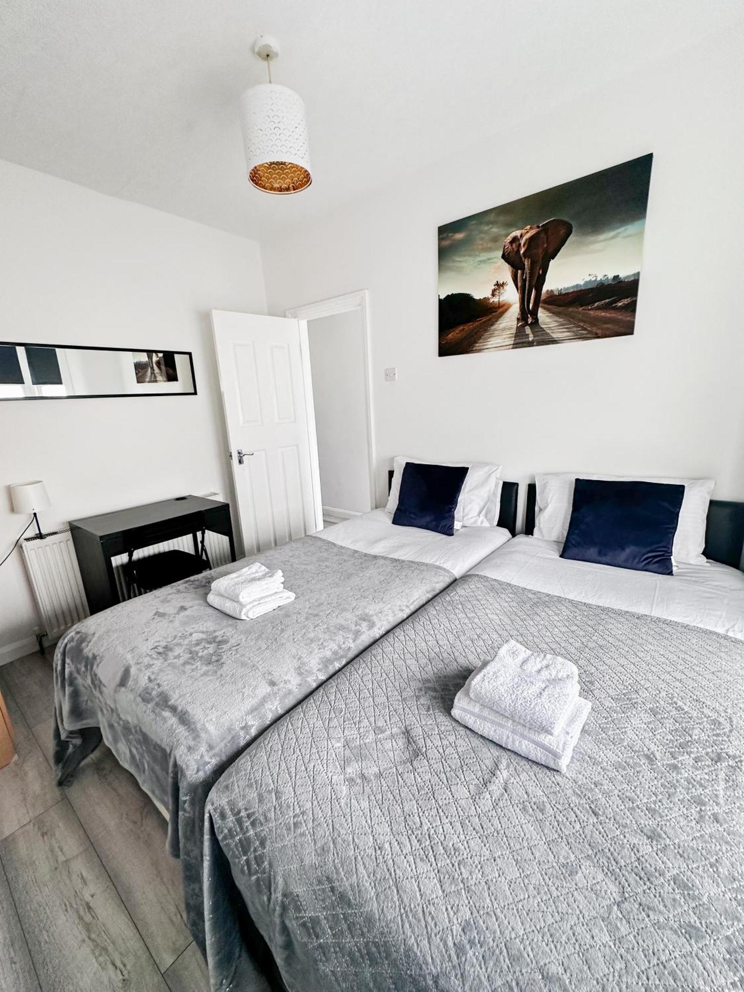 Stratford 3 Bed Garden By Dluxoria Short Lets & Serviced Greater Appartamento