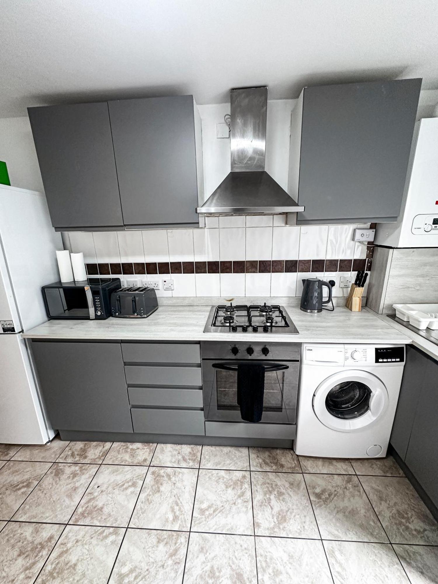 Stratford 3 Bed Garden By Dluxoria Short Lets & Serviced Greater *